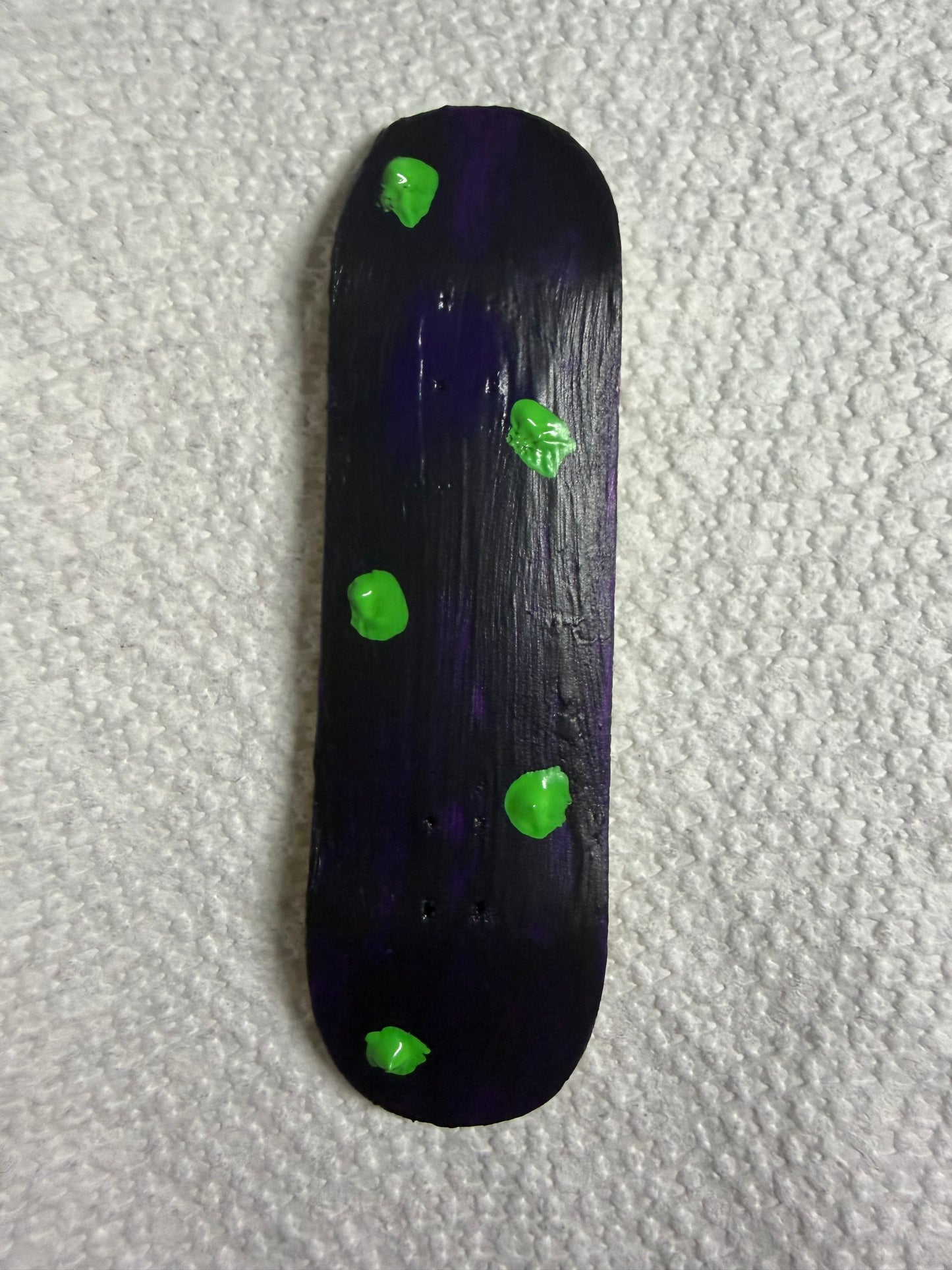 30MM POLKA DOT FINGER SKATEBOARD