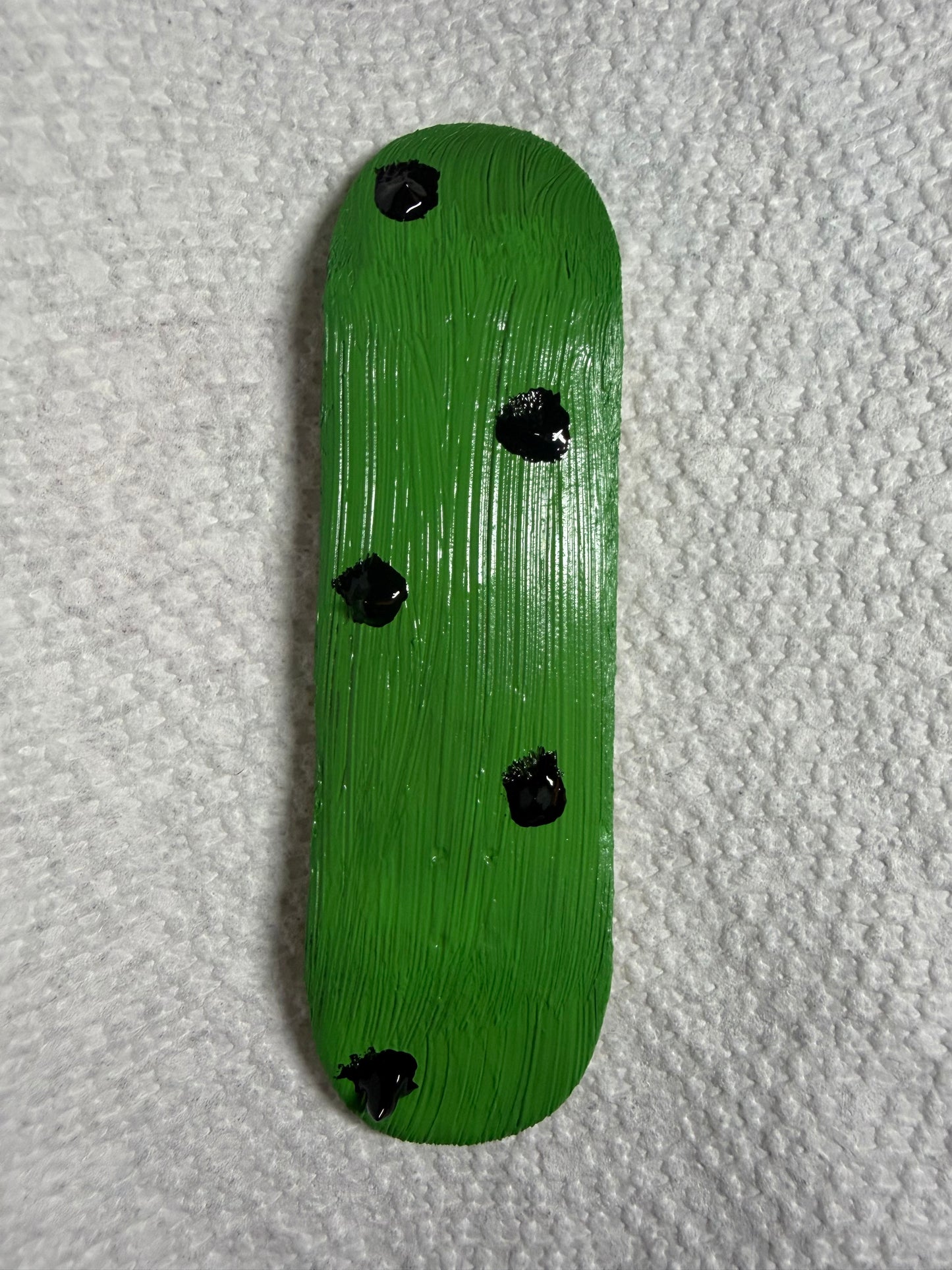 30MM POLKA DOT FINGER SKATEBOARD