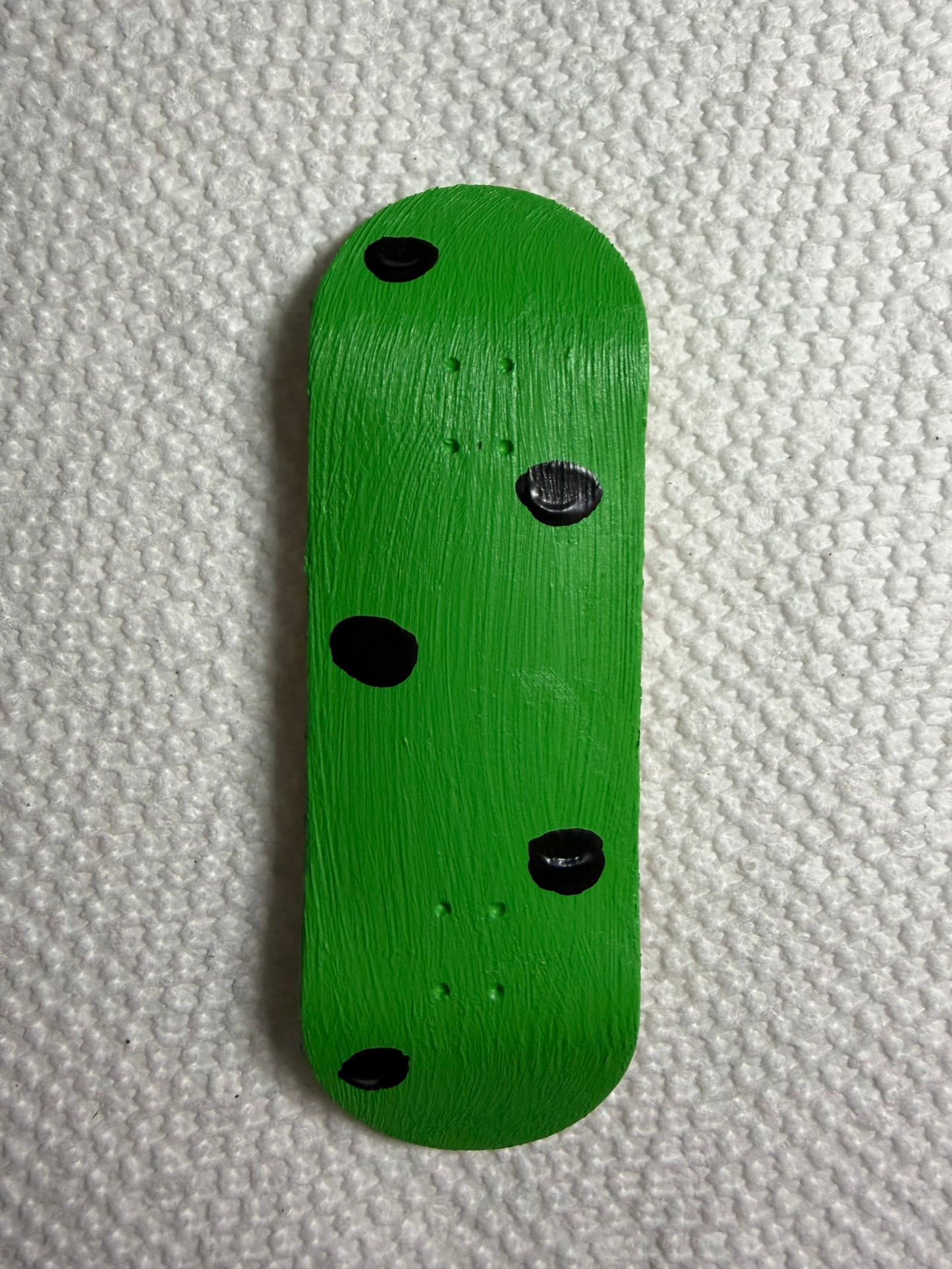 32MM POLKA DOT FINGER SKATEBOARD