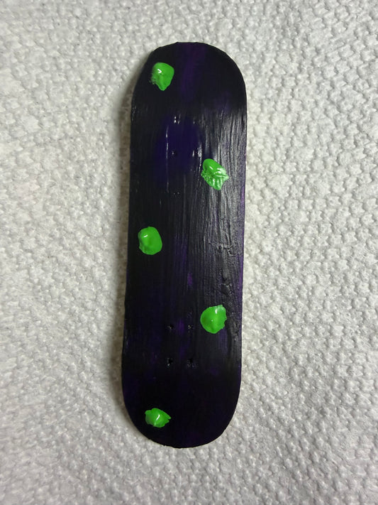 30MM POLKA DOT FINGER SKATEBOARD